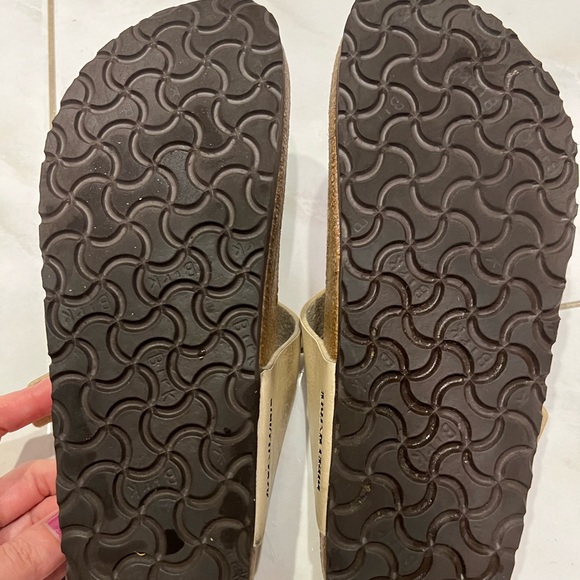 Birkenstock Size 41  Gizeh Sandals Pearl White Thong Buckle Cork Sole Unisex - Picture 2 of 8